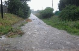 Barrio La Loma está recibiendo mucha agua que desbordan sus calles